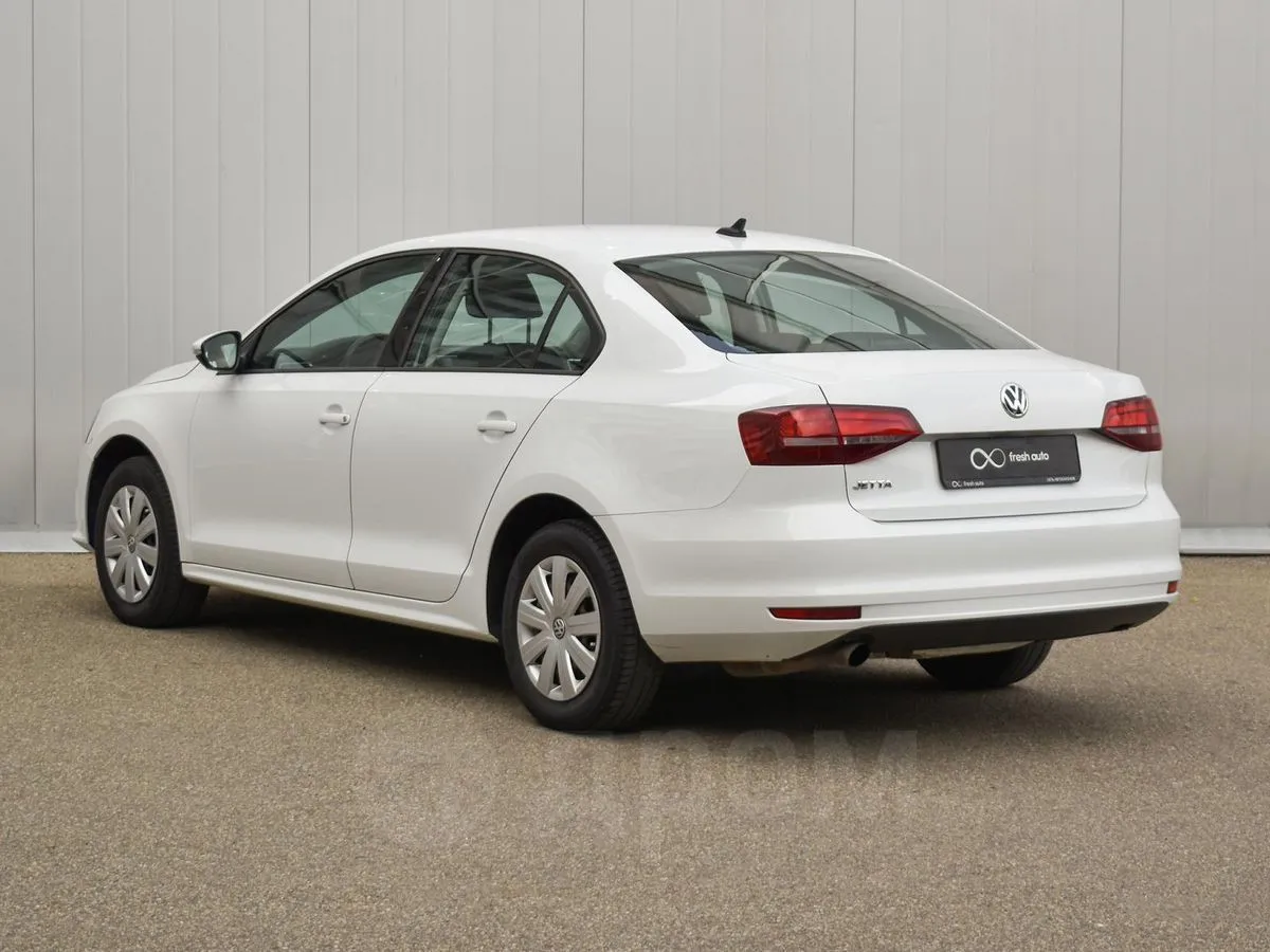 Volkswagen Jetta Image 2